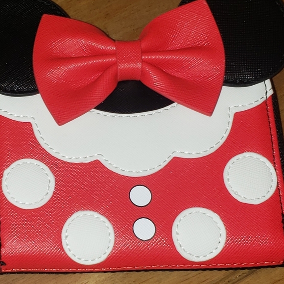 LOUNGEFLY MINNIE MOUSE ZIP AROUND WALLET NWT. - Picture 4 of 10